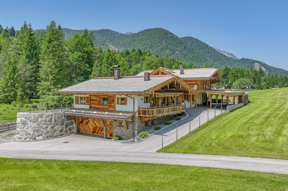KITZIMMO-Zwei Luxuschalets mit Panoramablick in Top-Ruhelage kaufen - Immobilien Steinberg Tirol.