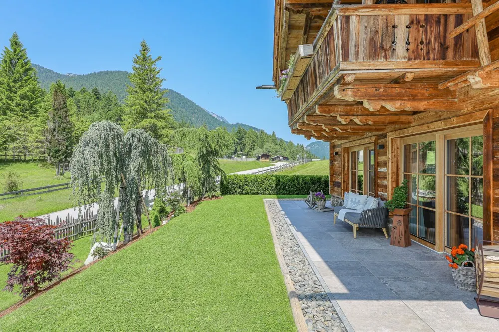 KITZIMMO-Zwei Luxuschalets mit Panoramablick in Top-Ruhelage kaufen - Immobilien Steinberg Tirol.