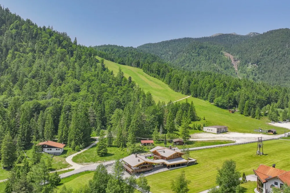 KITZIMMO-Zwei Luxuschalets mit Panoramablick in Top-Ruhelage kaufen - Immobilien Steinberg Tirol.