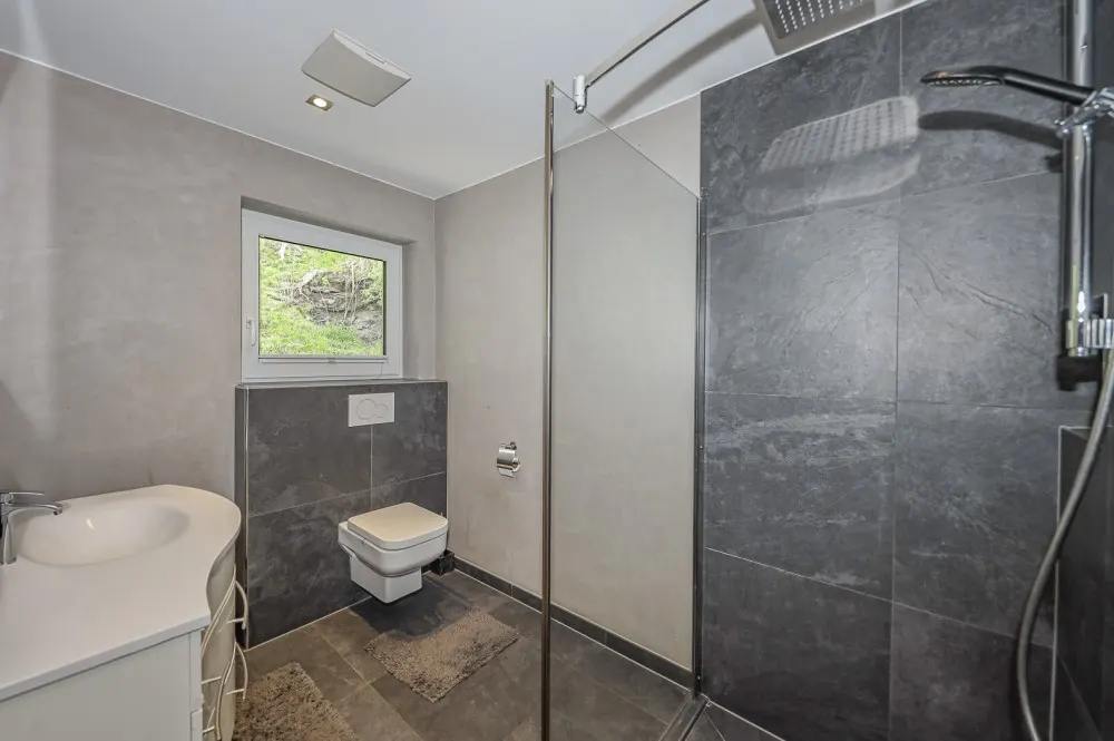 KITZIMMO-Hochwertiges Zweifamilienhaus in unverbaubarer Aussichtslage kaufen - Immobilien Hollersbach.