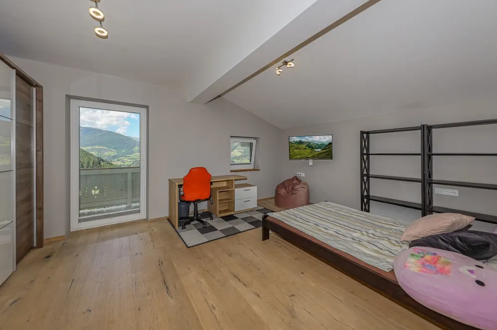 KITZIMMO-Hochwertiges Zweifamilienhaus in unverbaubarer Aussichtslage kaufen - Immobilien Hollersbach.