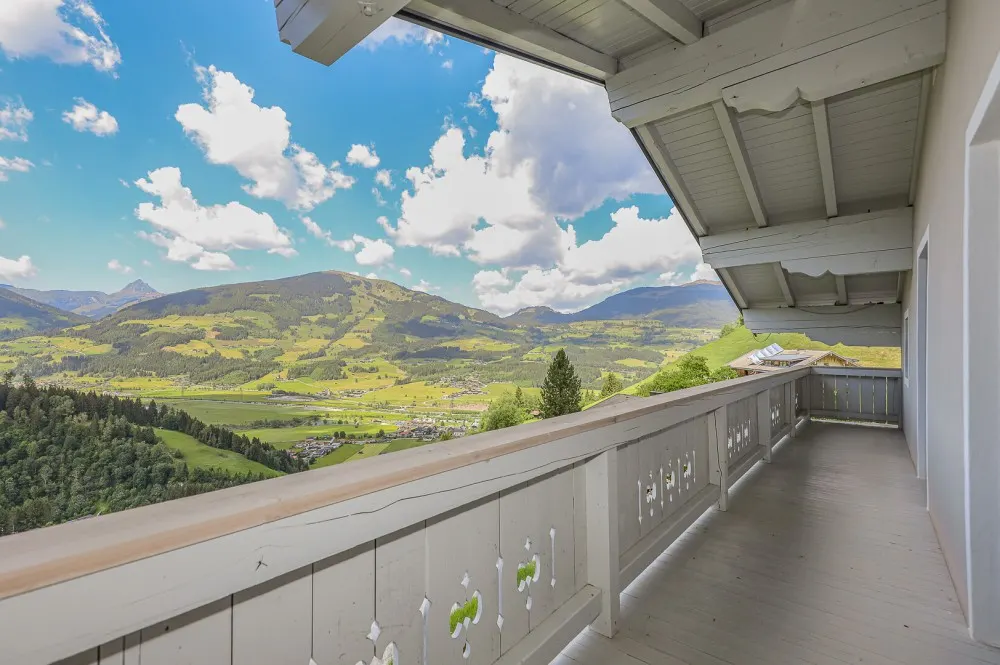 KITZIMMO-Hochwertiges Zweifamilienhaus in unverbaubarer Aussichtslage kaufen - Immobilien Hollersbach.