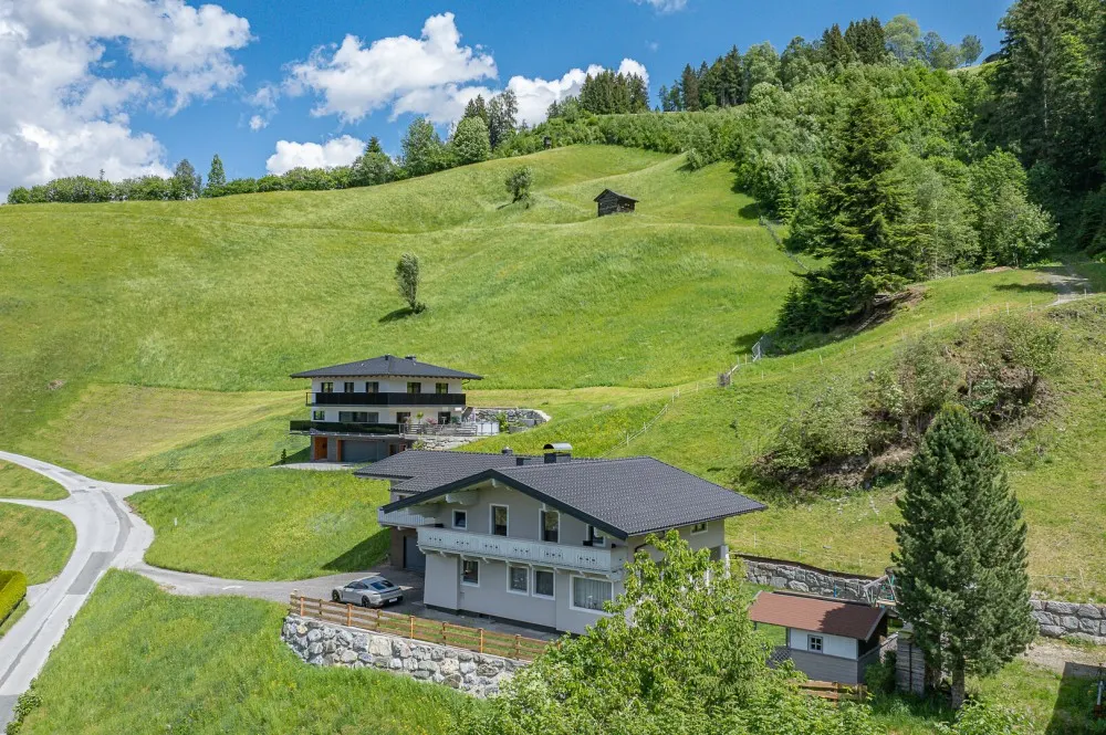 KITZIMMO-Hochwertiges Zweifamilienhaus in unverbaubarer Aussichtslage kaufen - Immobilien Hollersbach.