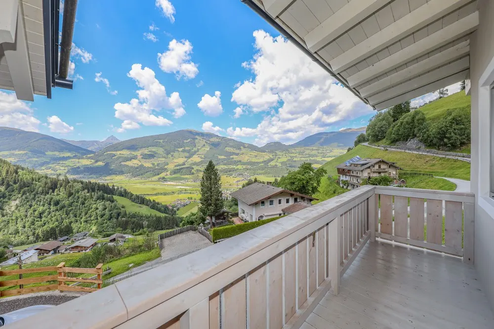 KITZIMMO-Hochwertiges Zweifamilienhaus in unverbaubarer Aussichtslage kaufen - Immobilien Hollersbach.