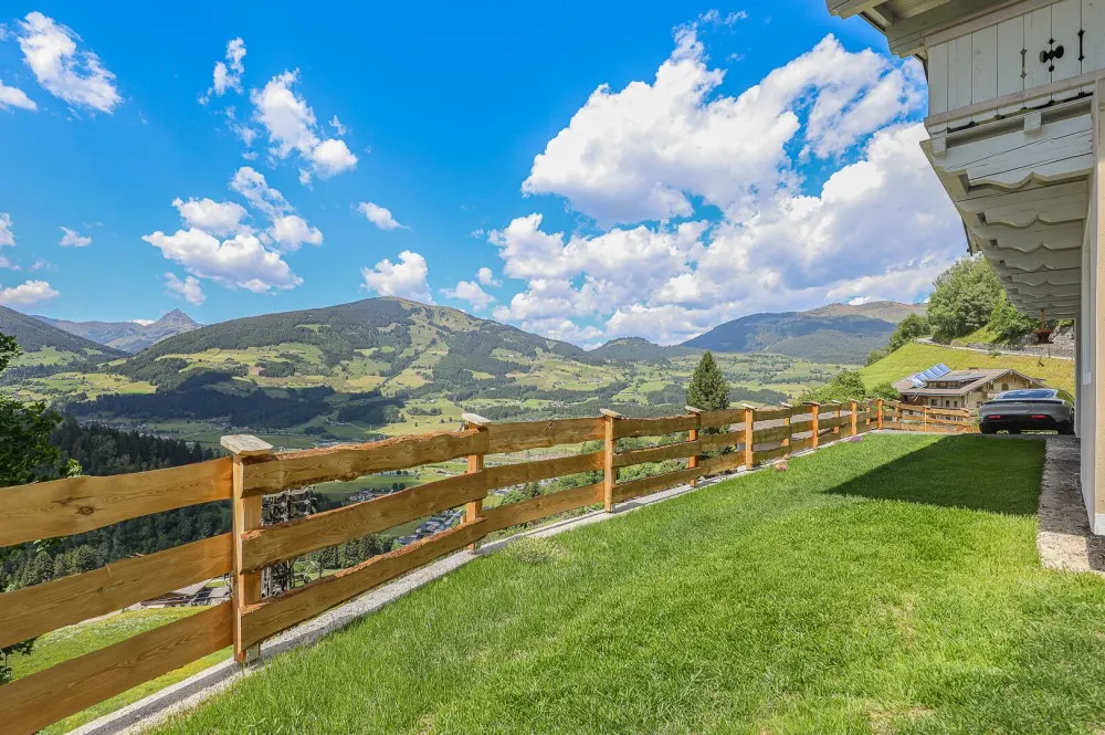 KITZIMMO-Hochwertiges Zweifamilienhaus in unverbaubarer Aussichtslage kaufen - Immobilien Hollersbach.