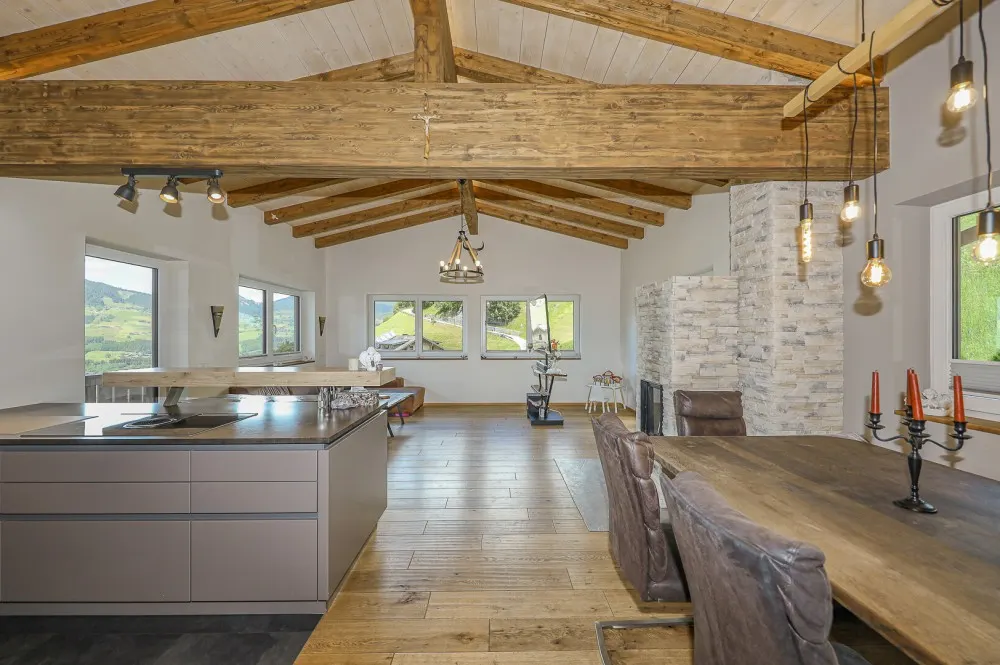 KITZIMMO-Hochwertiges Zweifamilienhaus in unverbaubarer Aussichtslage kaufen - Immobilien Hollersbach.