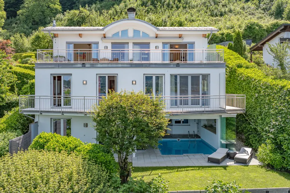 KITZIMMO-Exklusive Villa mit Pool am Traunsee kaufen - Immobilien Gmunden.