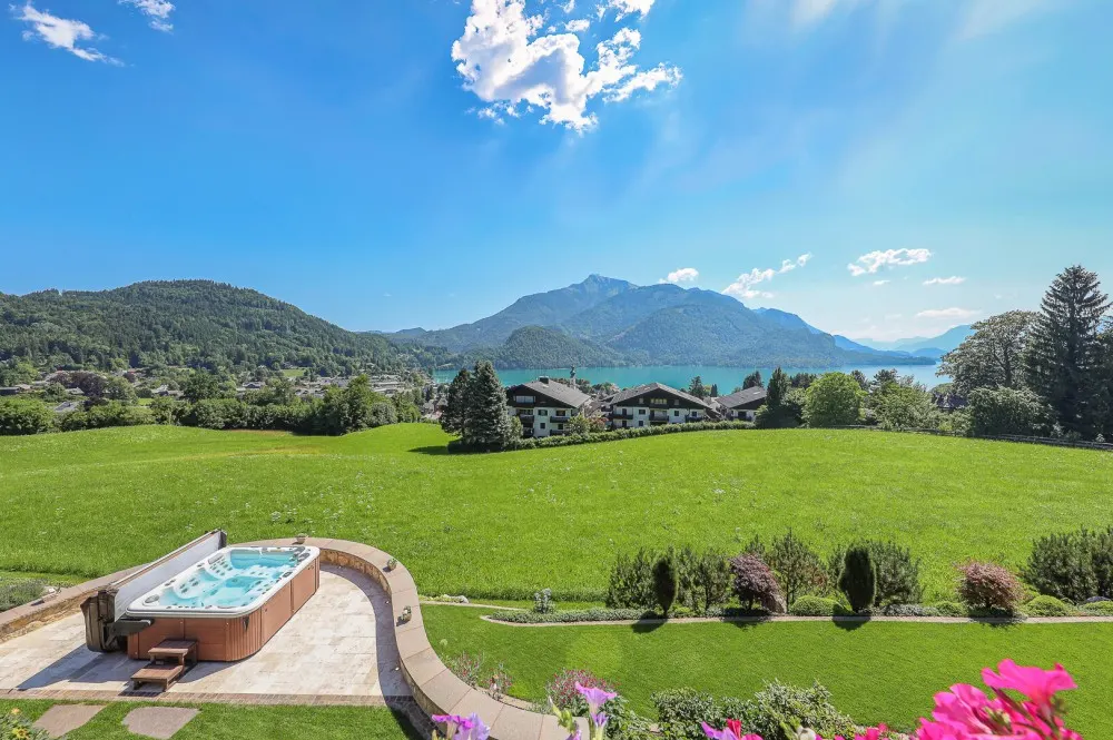 KITZIMMO-Einzigartige Landhausvilla mit Pool und unverbaubarem Seeblick - Immobilien St. Gilgen.