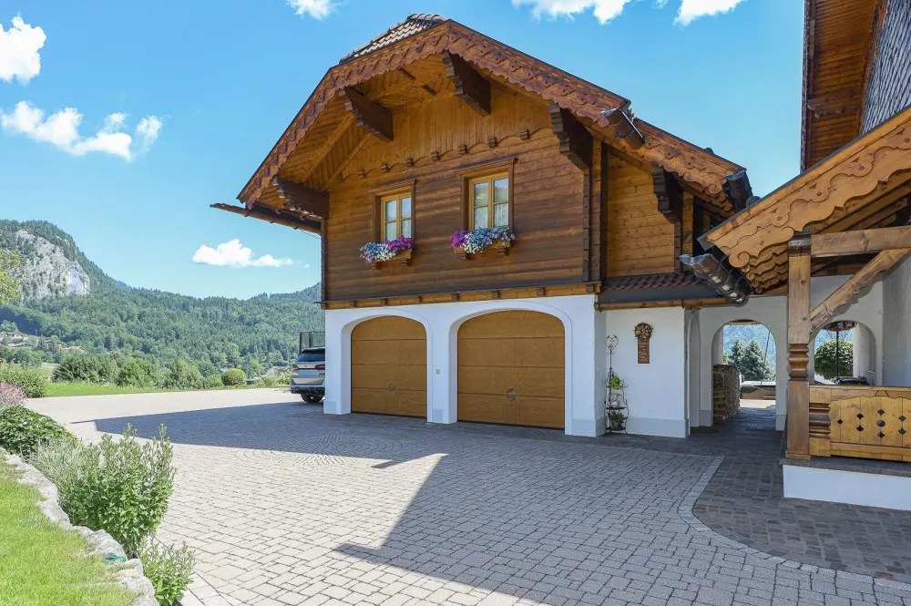 KITZIMMO-Einzigartige Landhausvilla mit Pool und unverbaubarem Seeblick - Immobilien St. Gilgen.