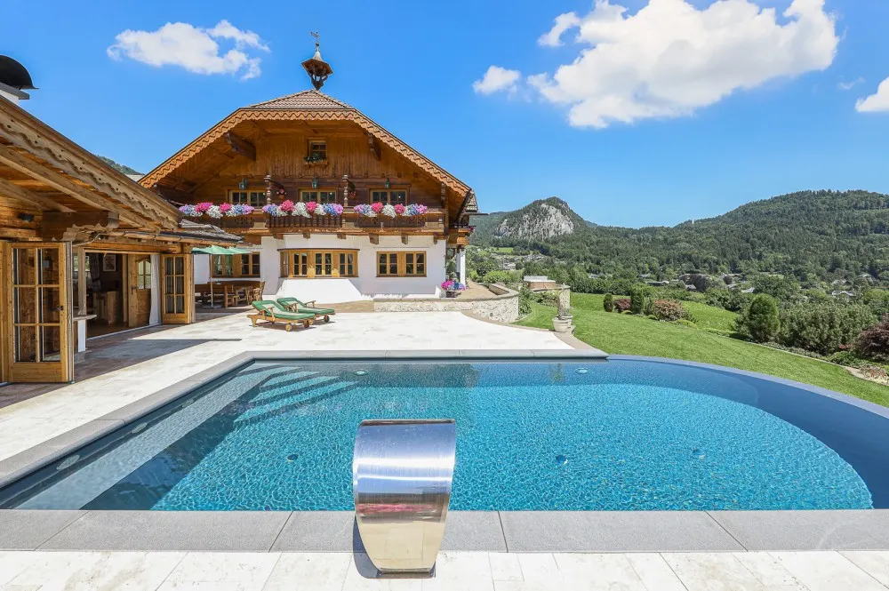KITZIMMO-Einzigartige Landhausvilla mit Pool und unverbaubarem Seeblick - Immobilien St. Gilgen.