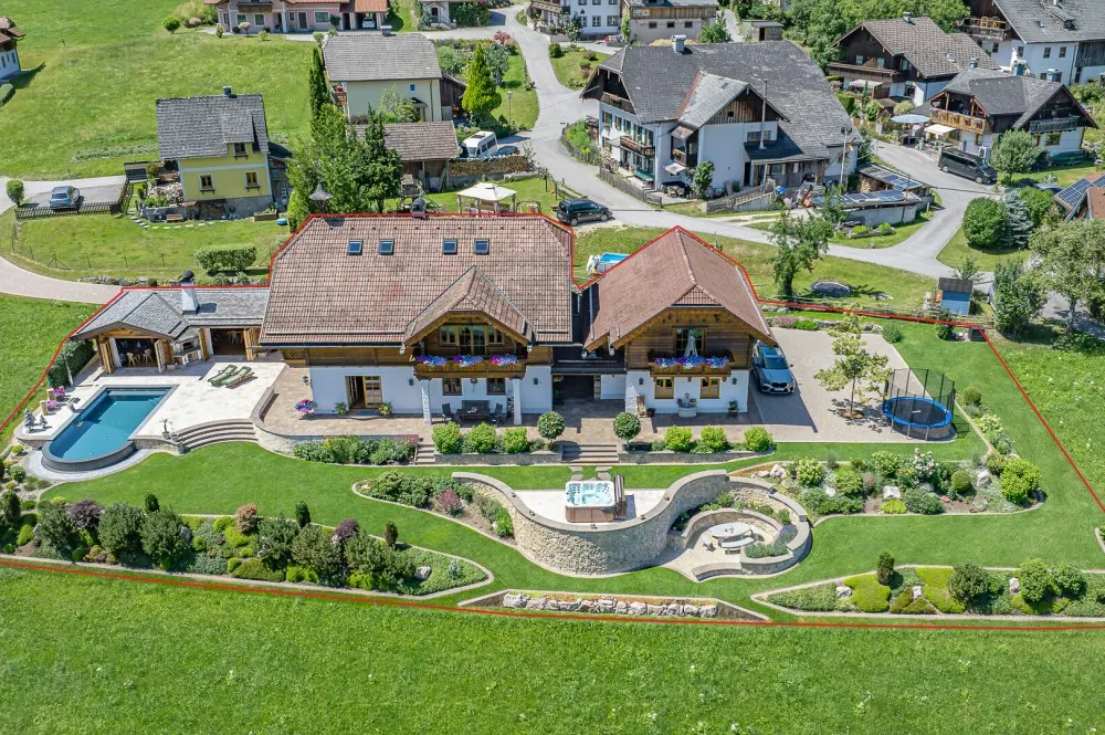 KITZIMMO-Einzigartige Landhausvilla mit Pool und unverbaubarem Seeblick - Immobilien St. Gilgen.