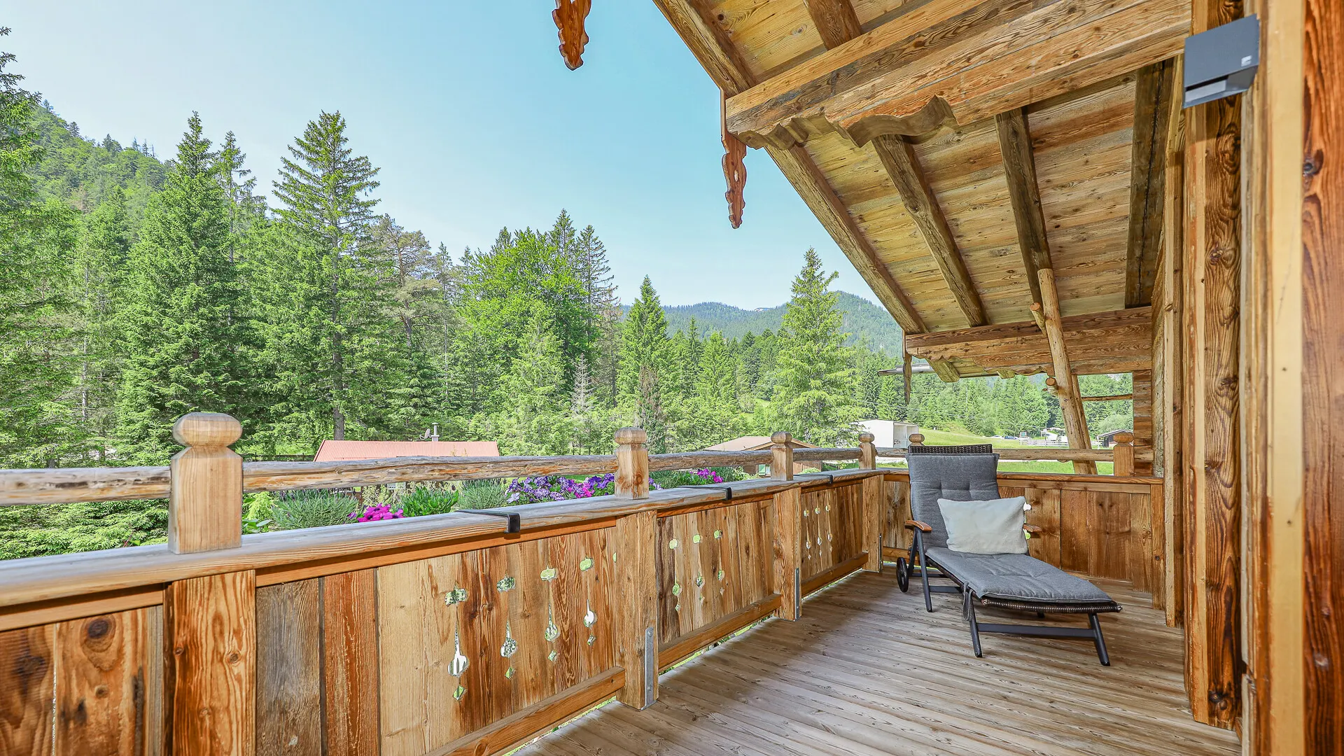 KITZIMMO-Zwei Luxuschalets mit Panoramablick in Top-Ruhelage kaufen - Immobilien Steinberg Tirol.