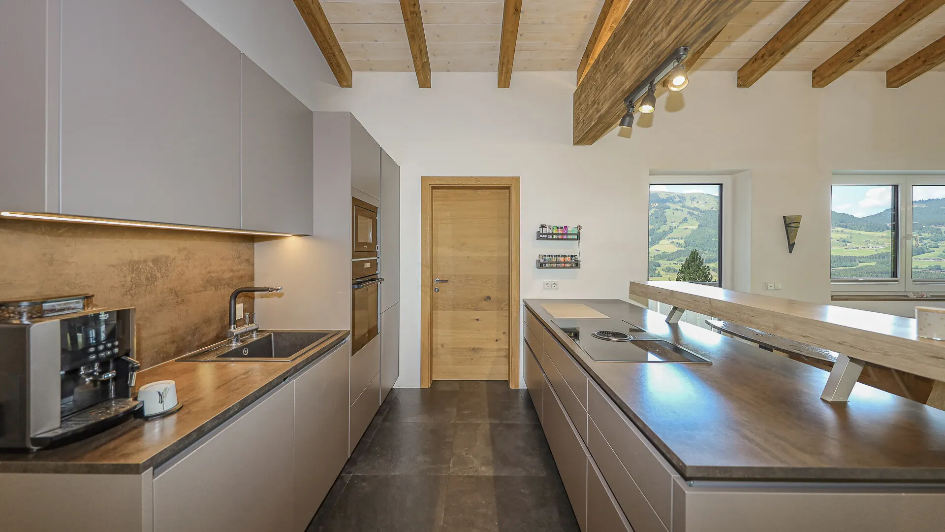 KITZIMMO-Hochwertiges Zweifamilienhaus in unverbaubarer Aussichtslage kaufen - Immobilien Hollersbach.