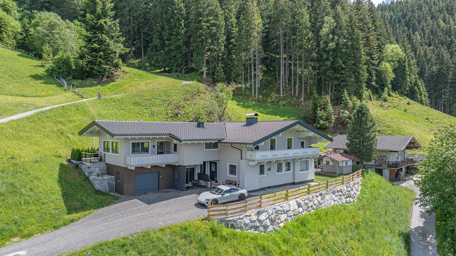 KITZIMMO-Hochwertiges Zweifamilienhaus in unverbaubarer Aussichtslage kaufen - Immobilien Hollersbach.