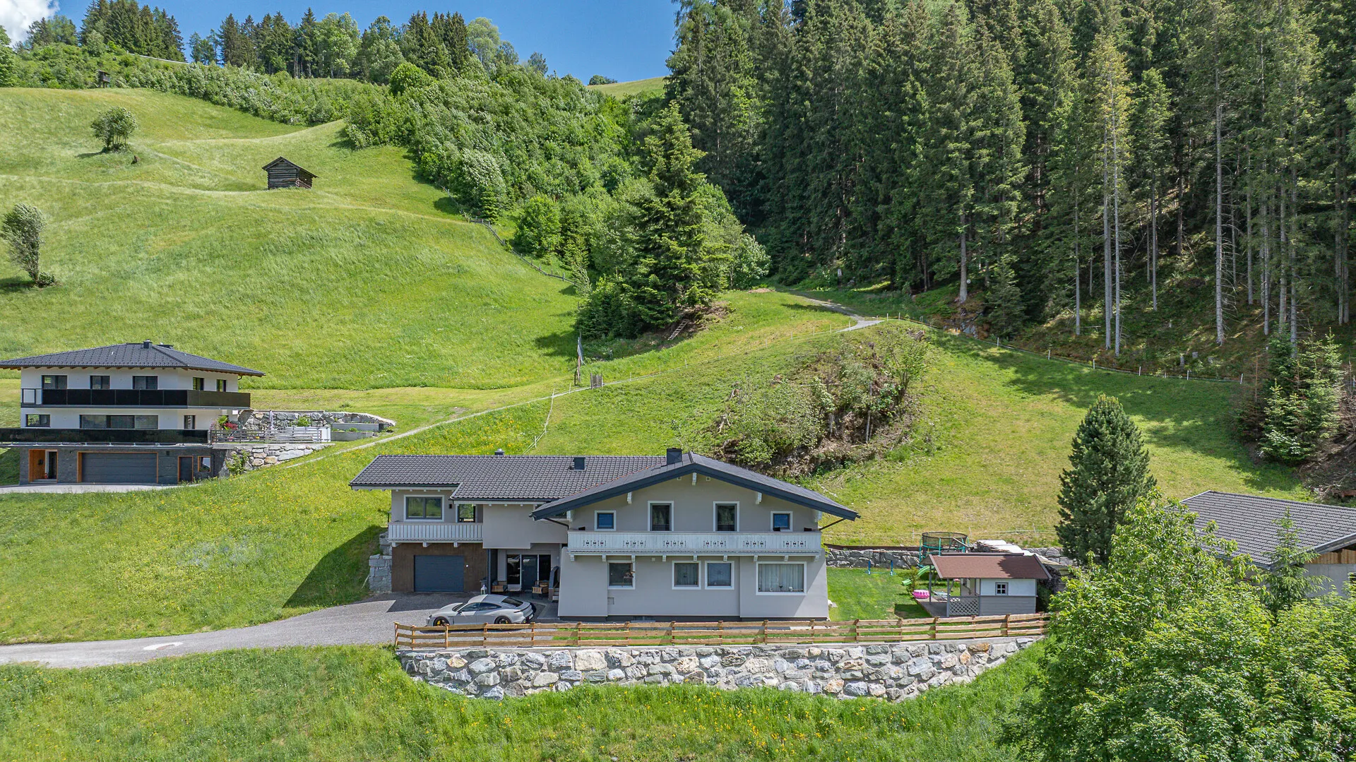 KITZIMMO-Hochwertiges Zweifamilienhaus in unverbaubarer Aussichtslage kaufen - Immobilien Hollersbach.