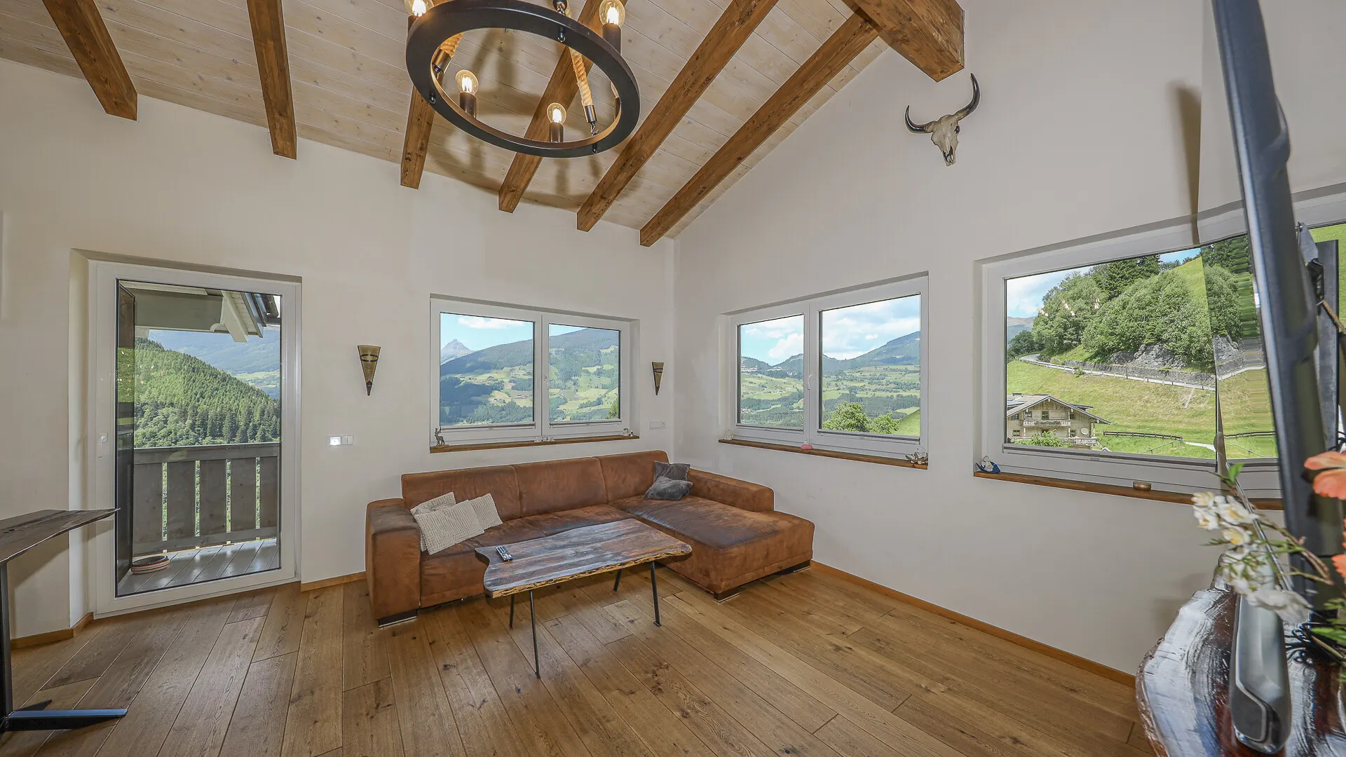 KITZIMMO-Hochwertiges Zweifamilienhaus in unverbaubarer Aussichtslage kaufen - Immobilien Hollersbach.