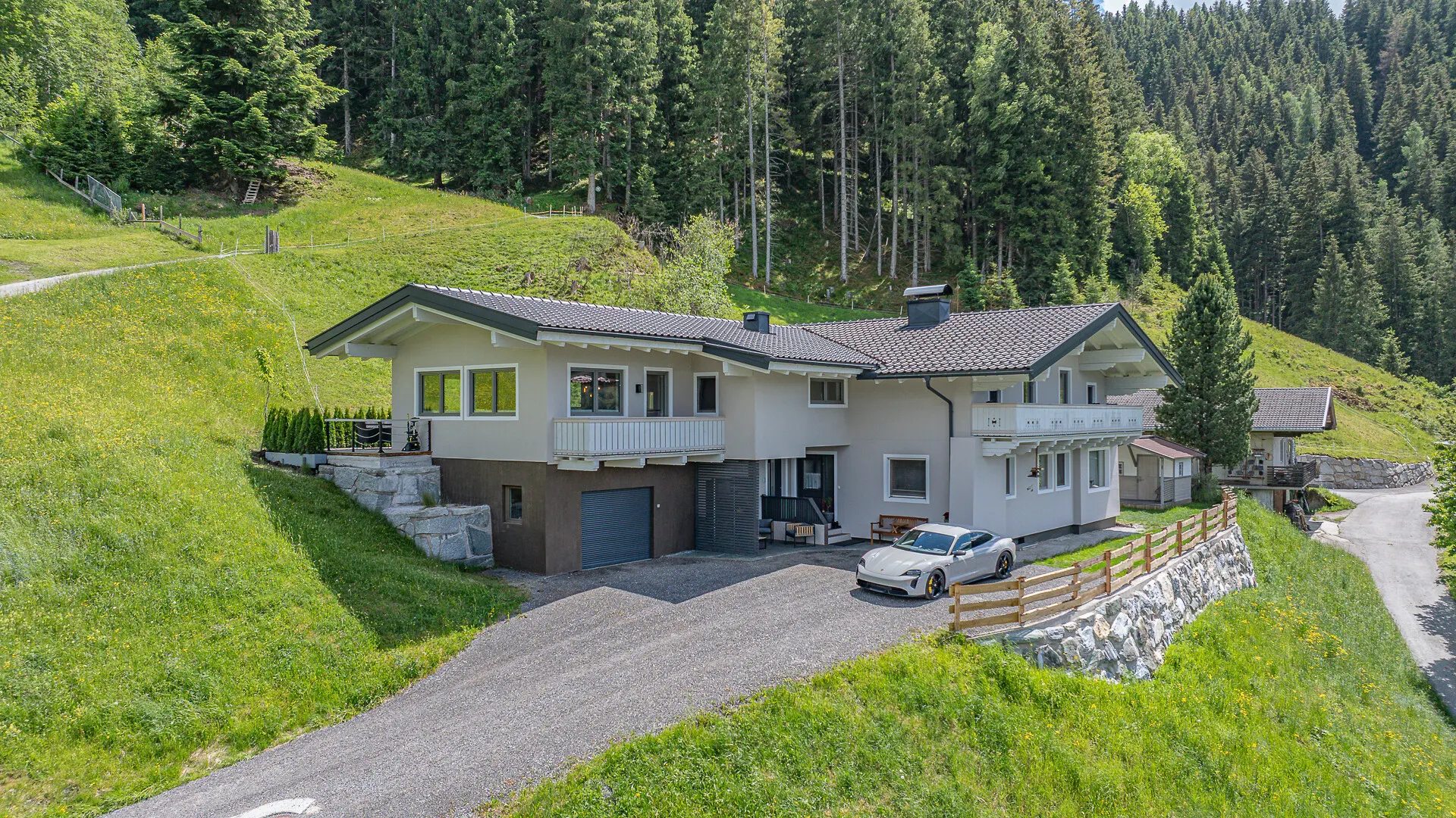 KITZIMMO-Hochwertiges Zweifamilienhaus in unverbaubarer Aussichtslage kaufen - Immobilien Hollersbach.