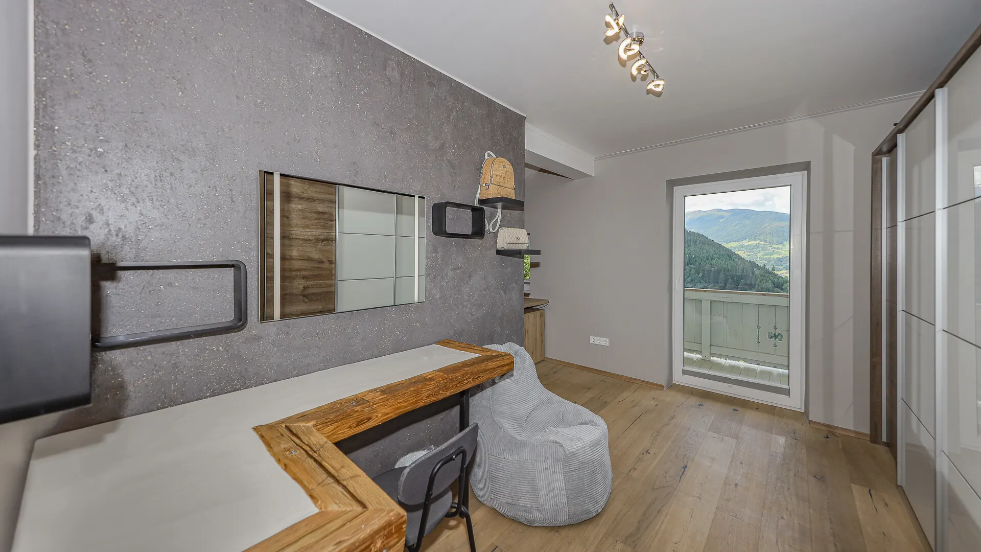 KITZIMMO-Hochwertiges Zweifamilienhaus in unverbaubarer Aussichtslage kaufen - Immobilien Hollersbach.