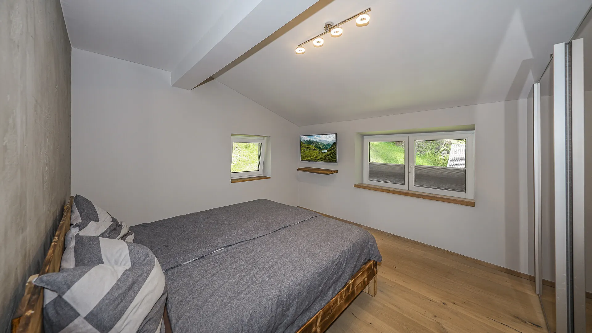 KITZIMMO-Hochwertiges Zweifamilienhaus in unverbaubarer Aussichtslage kaufen - Immobilien Hollersbach.