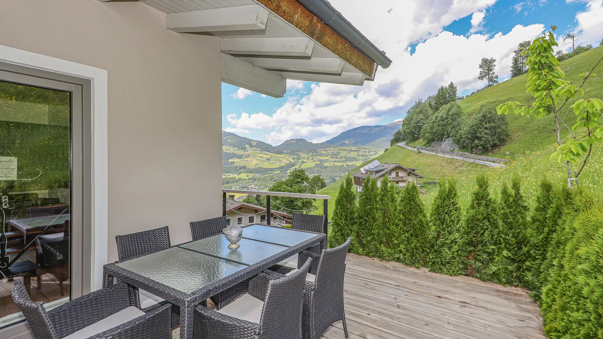 KITZIMMO-Hochwertiges Zweifamilienhaus in unverbaubarer Aussichtslage kaufen - Immobilien Hollersbach.