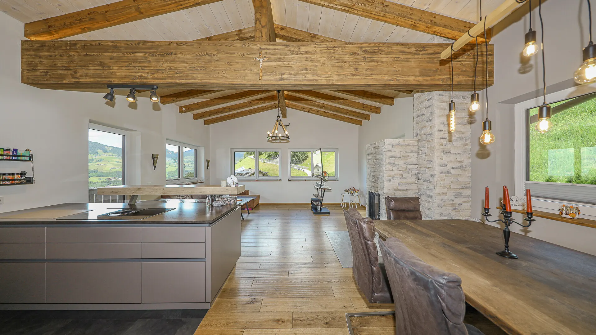 KITZIMMO-Hochwertiges Zweifamilienhaus in unverbaubarer Aussichtslage kaufen - Immobilien Hollersbach.