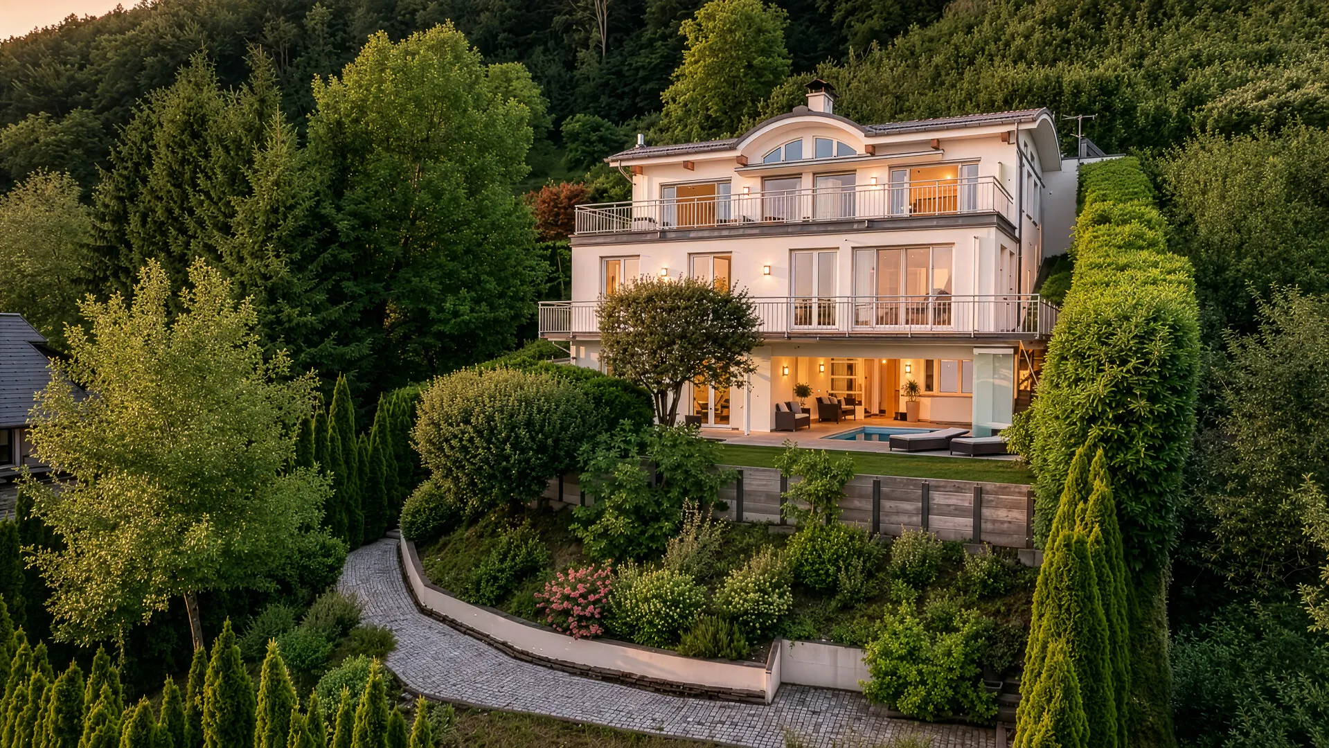 KITZIMMO-Exklusive Villa mit Pool am Traunsee kaufen - Immobilien Gmunden.