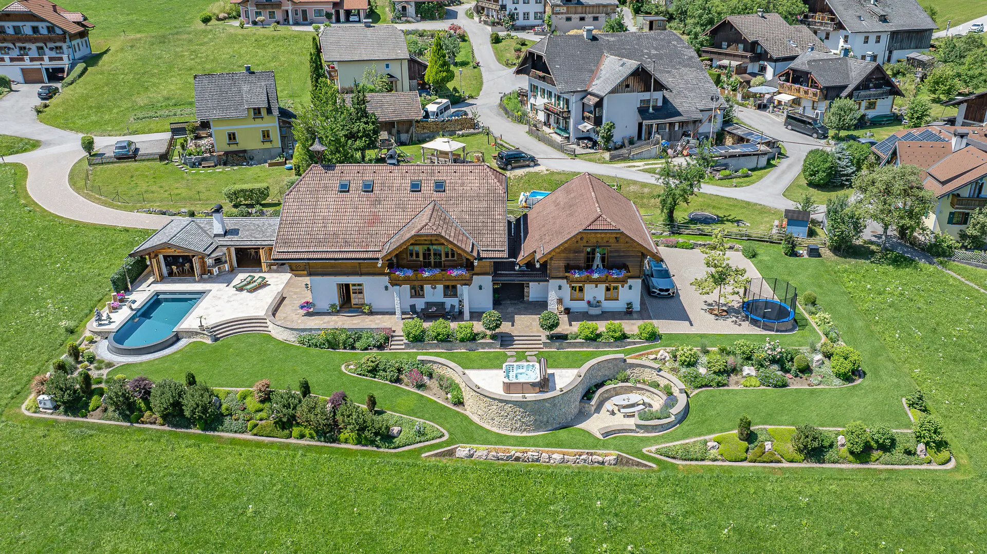 KITZIMMO-Einzigartige Landhausvilla mit Pool und unverbaubarem Seeblick - Immobilien St. Gilgen.