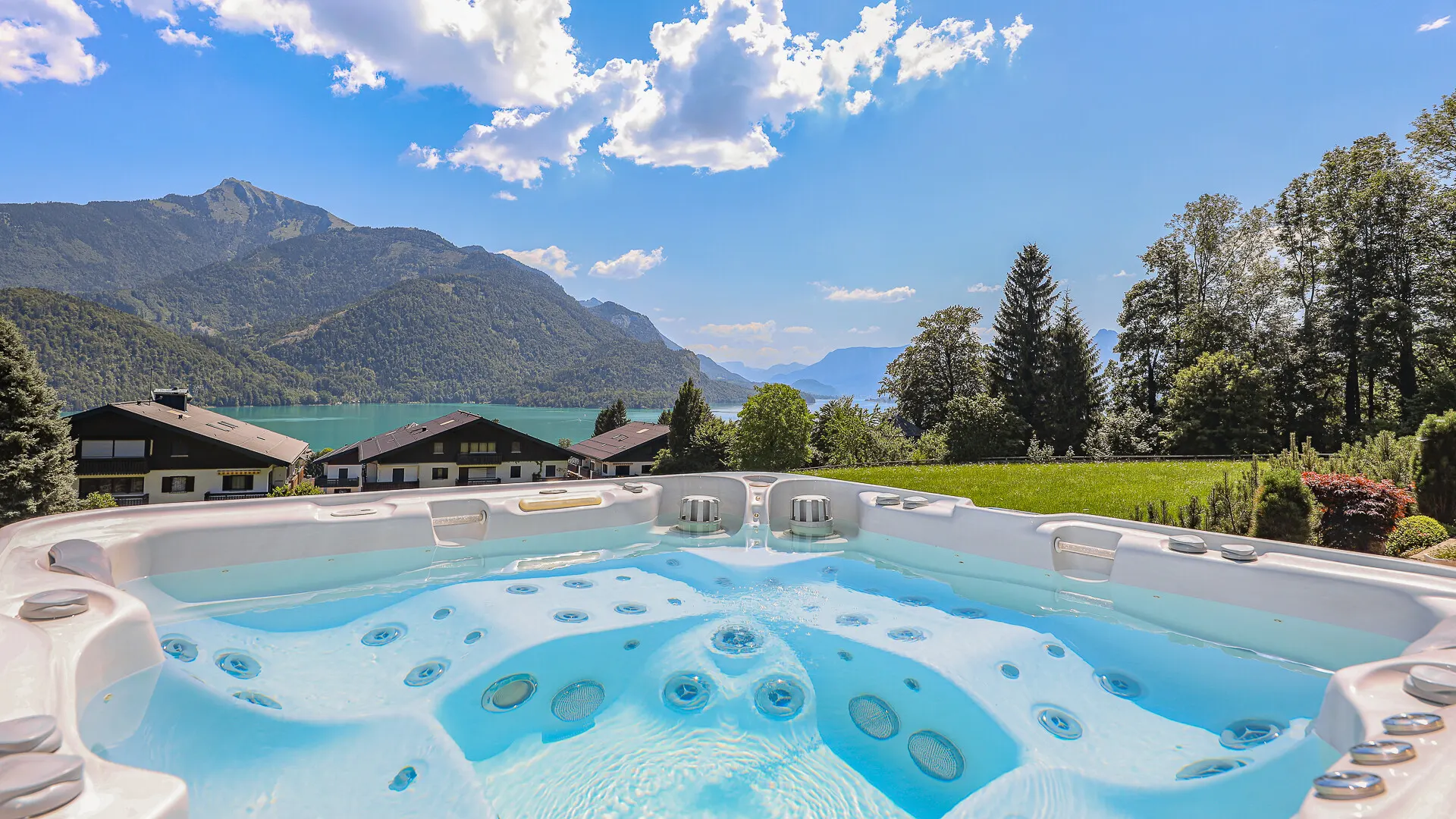 KITZIMMO-Einzigartige Landhausvilla mit Pool und unverbaubarem Seeblick - Immobilien St. Gilgen.