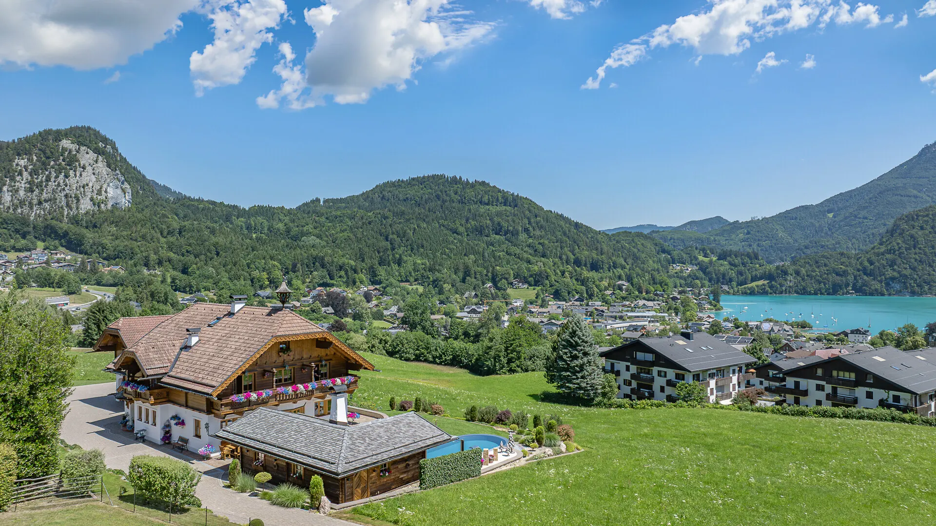 KITZIMMO-Einzigartige Landhausvilla mit Pool und unverbaubarem Seeblick - Immobilien St. Gilgen.