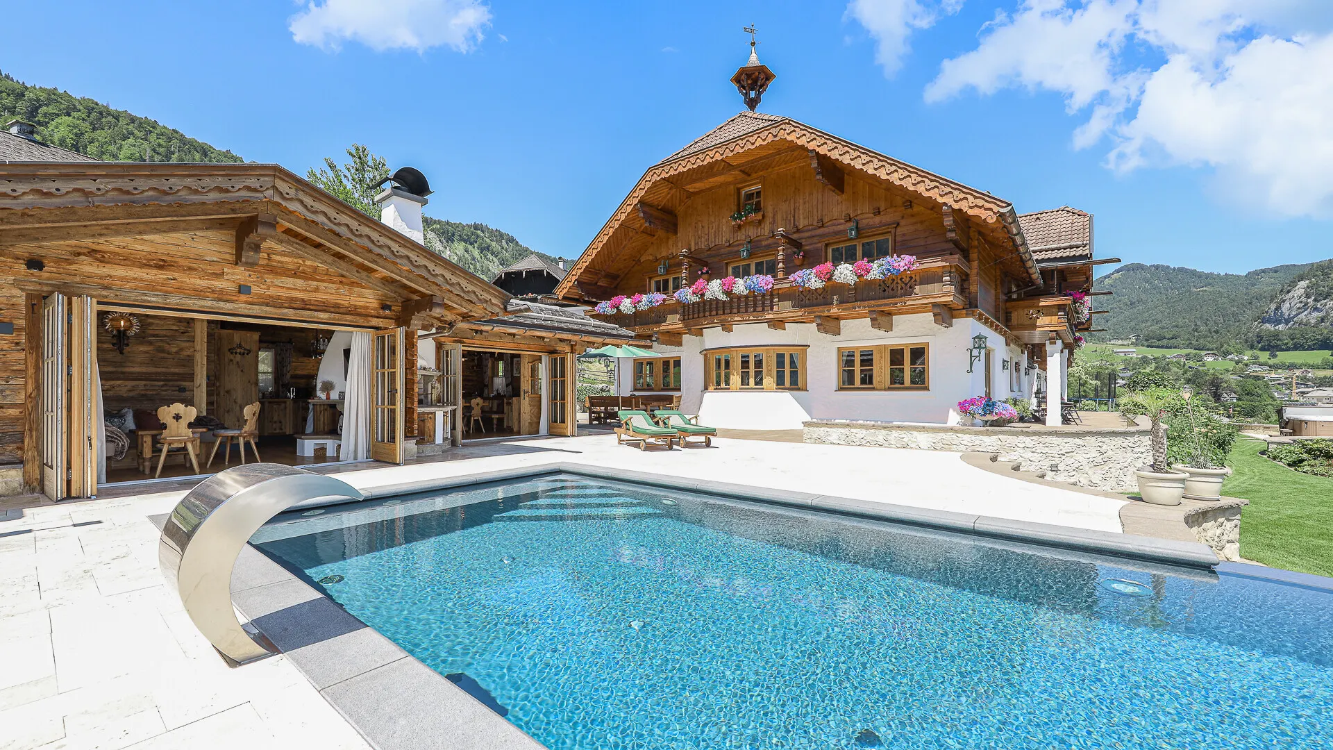 KITZIMMO-Einzigartige Landhausvilla mit Pool und unverbaubarem Seeblick - Immobilien St. Gilgen.