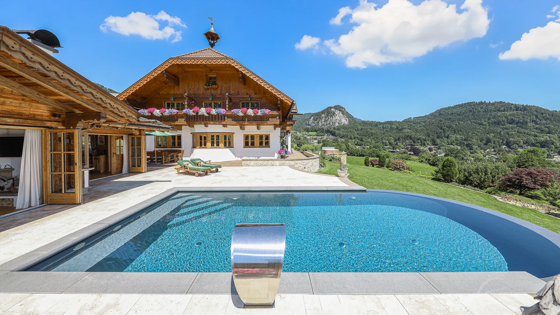 KITZIMMO-Einzigartige Landhausvilla mit Pool und unverbaubarem Seeblick - Immobilien St. Gilgen.