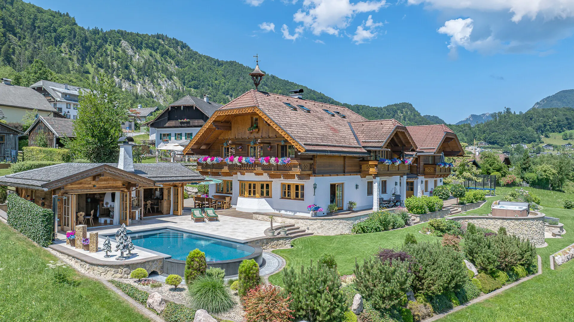 KITZIMMO-Einzigartige Landhausvilla mit Pool und unverbaubarem Seeblick - Immobilien St. Gilgen.